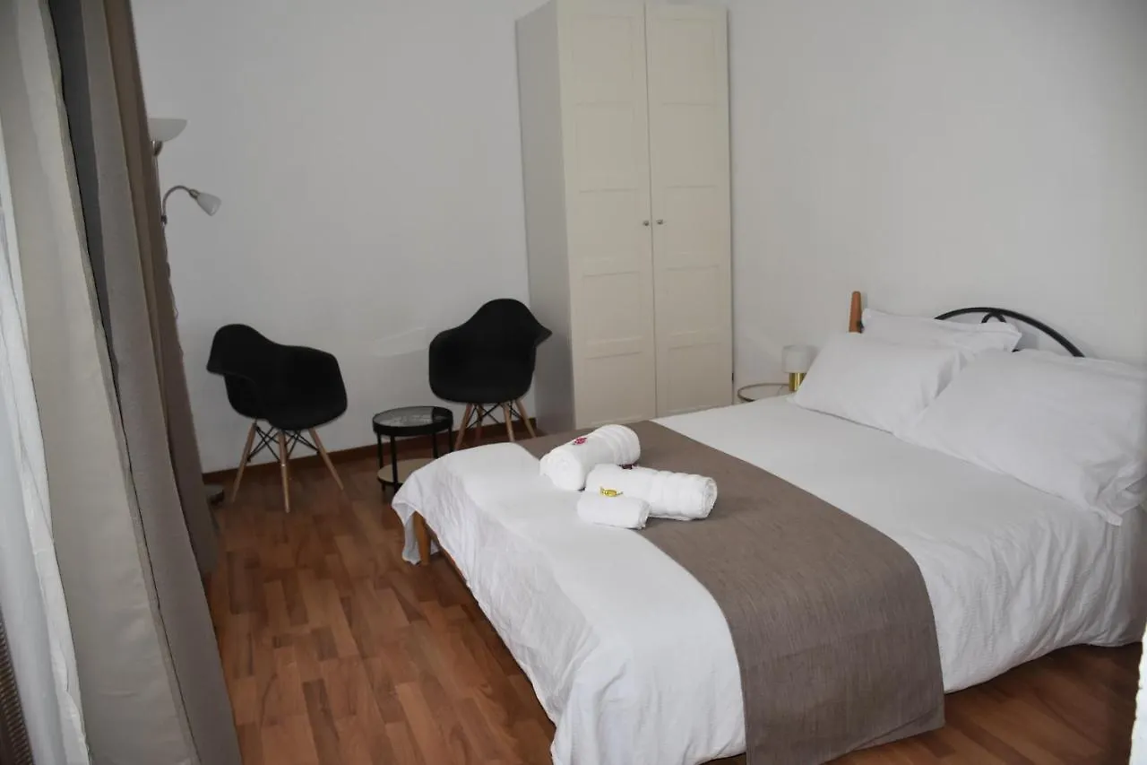 R & A Minerva Suites Παβία