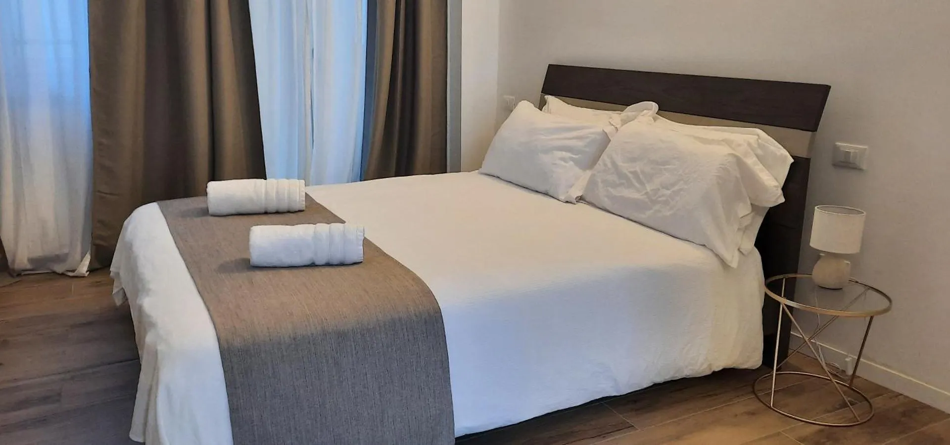 R & A Minerva Suites Pavia 0*,