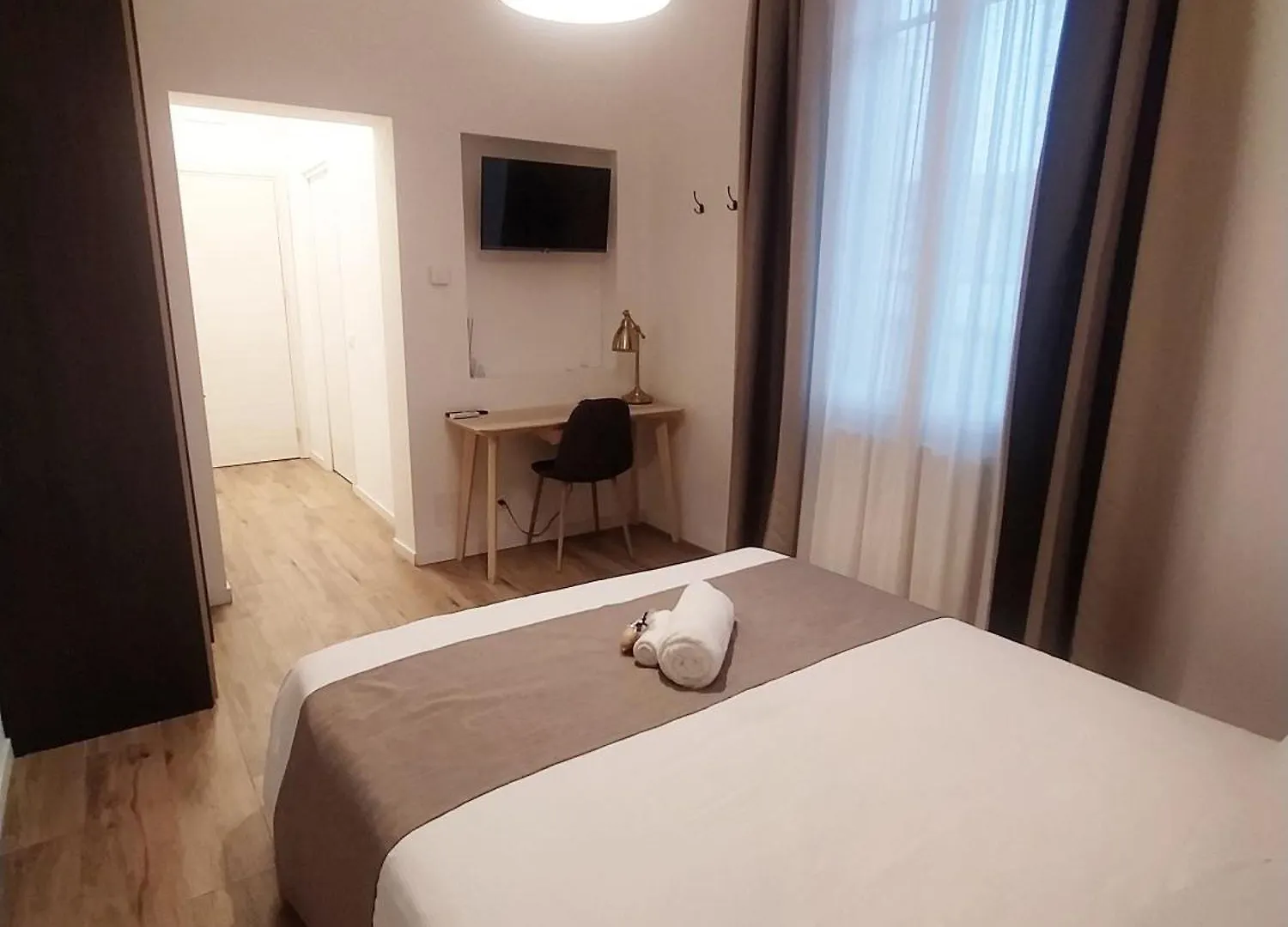 R & A Minerva Suites Pavia 0*,